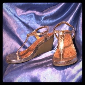 Chaps gold wedges sandals